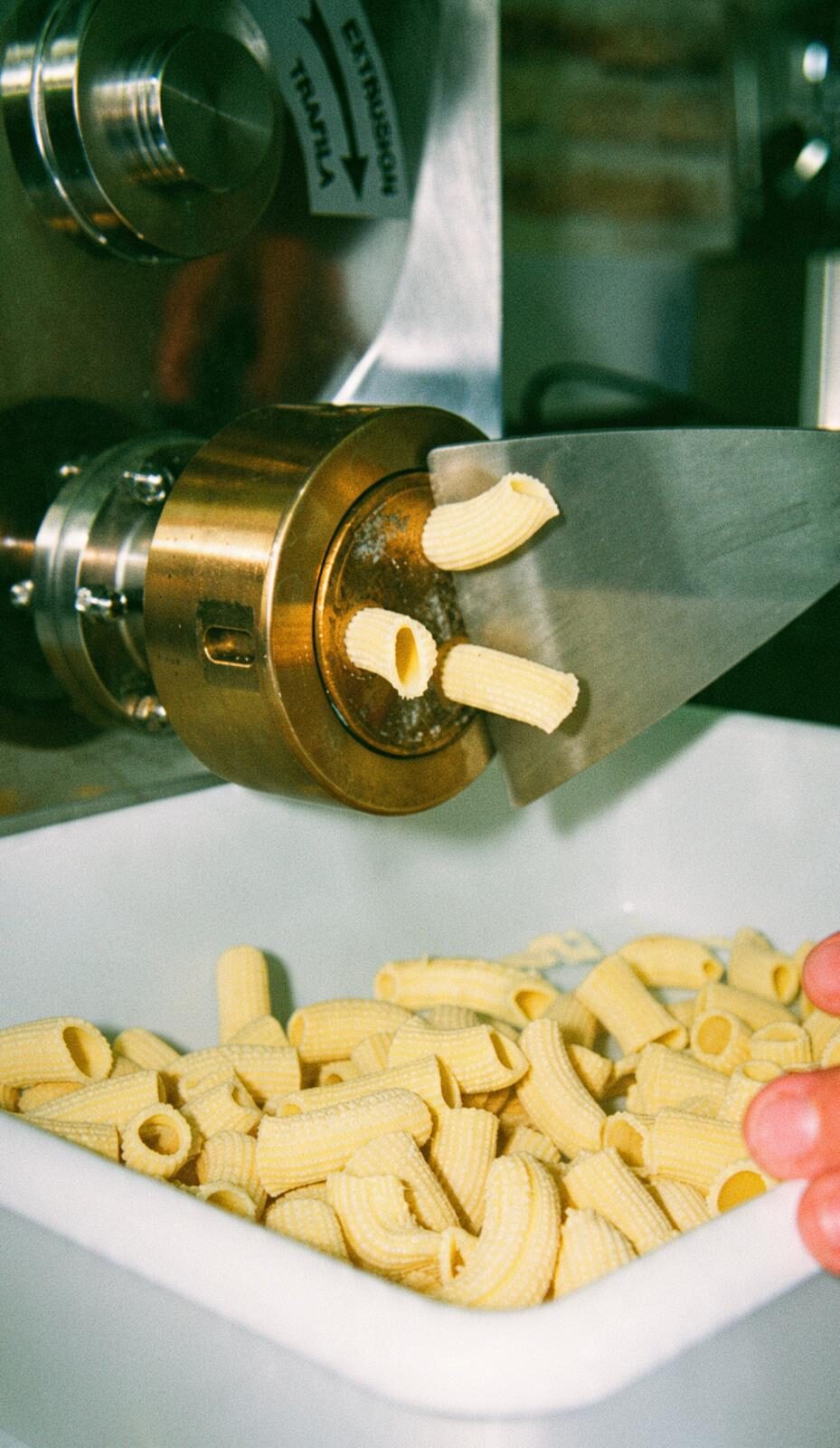 Pasta extruida con matriz de bronce, técnica tradicional italiana